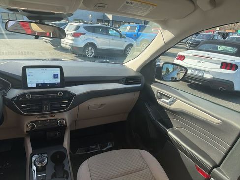 Used 2021 Ford Escape SE image 12
