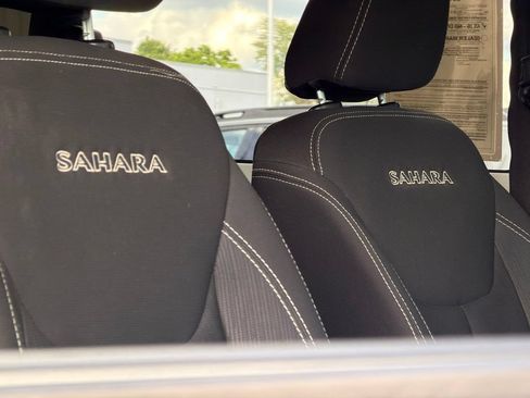 Used 2018 Jeep Wrangler Sahara w/ Connectivity Group AWD/4WD image 34