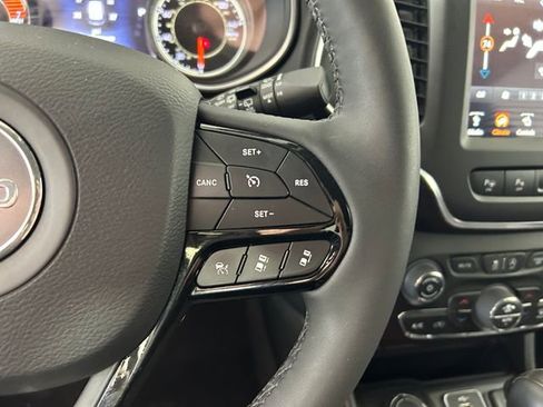 Used 2023 Jeep Cherokee Altitude Lux image 17