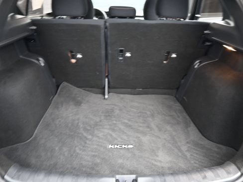 Used 2018 Nissan Kicks SR FWD image 11