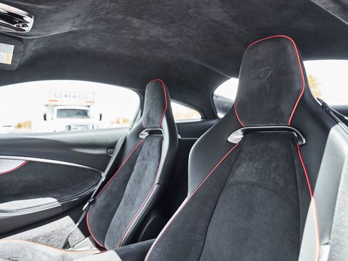 Used 2024 McLaren Artura RWD image 37