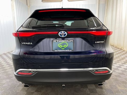 Used 2024 Toyota Venza Limited image 24