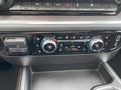 New 2026 GMC Sierra 1500 SLT w/ SLT Premium Package image 15