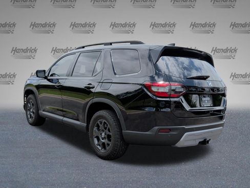 Used 2025 Honda Pilot TrailSport image 9