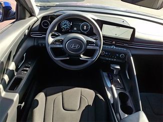 Used 2024 Hyundai Elantra SEL video 2