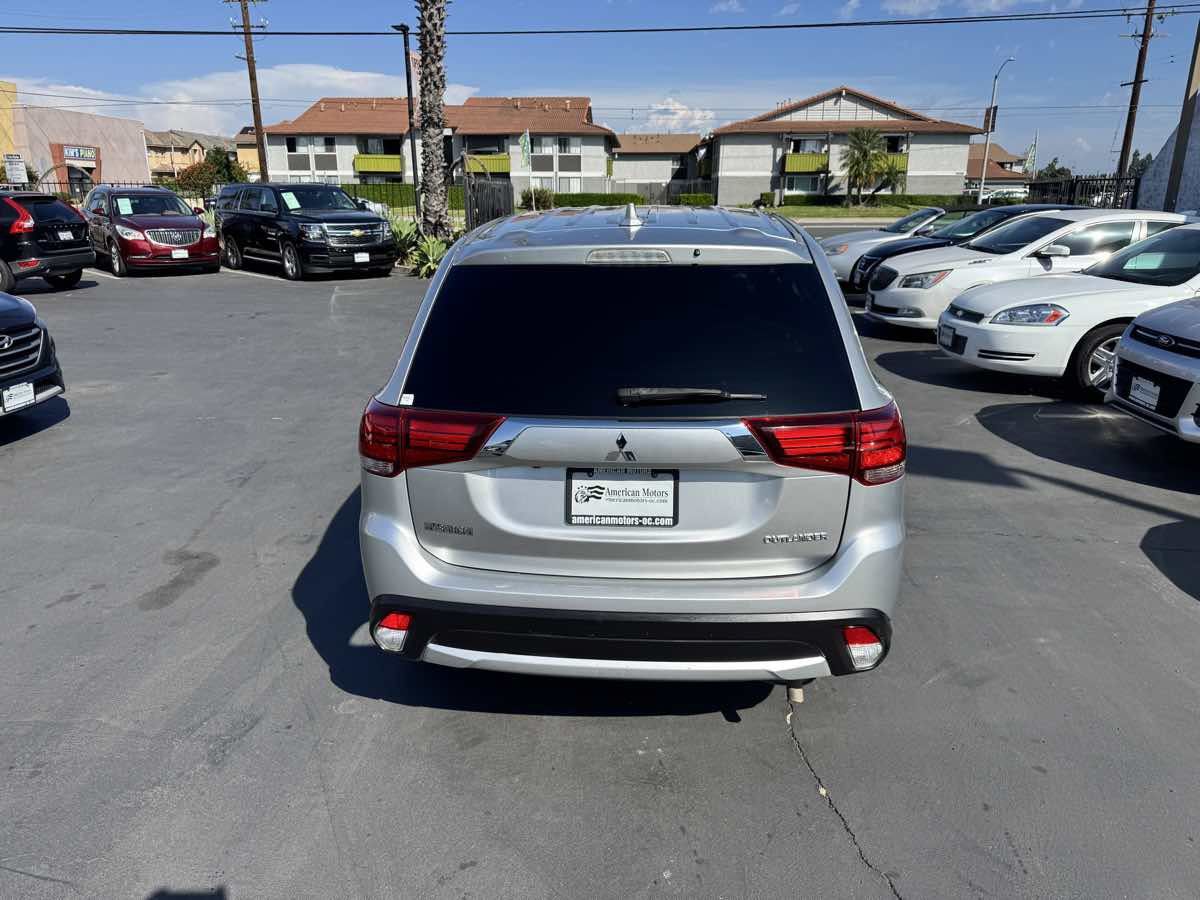 Used 2018 Mitsubishi Outlander ES FWD image 4