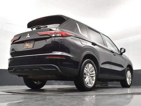 Used 2024 Mitsubishi Outlander ES image 13