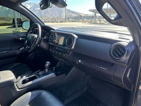 Used 2019 Toyota Tacoma TRD Sport AWD/4WD image 20