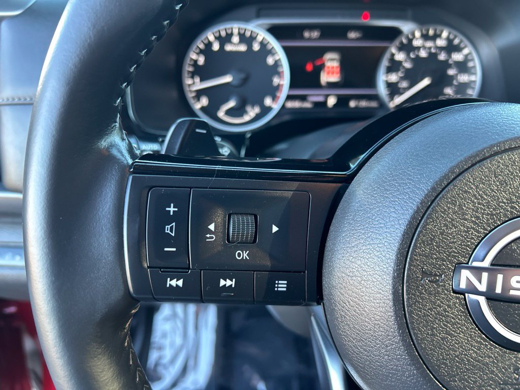 Used 2025 Nissan Pathfinder SL FWD image 17