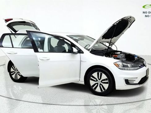 Used 2019 Volkswagen e-Golf SE w/ Driver Assistance Package FWD image 11