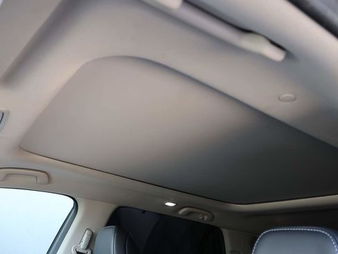 Used 2024 Honda Pilot Touring image 11