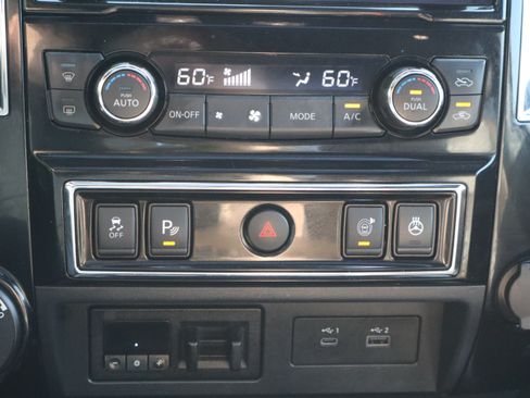 Used 2023 Nissan Titan Platinum Reserve w/ Moonroof Package AWD/4WD image 46