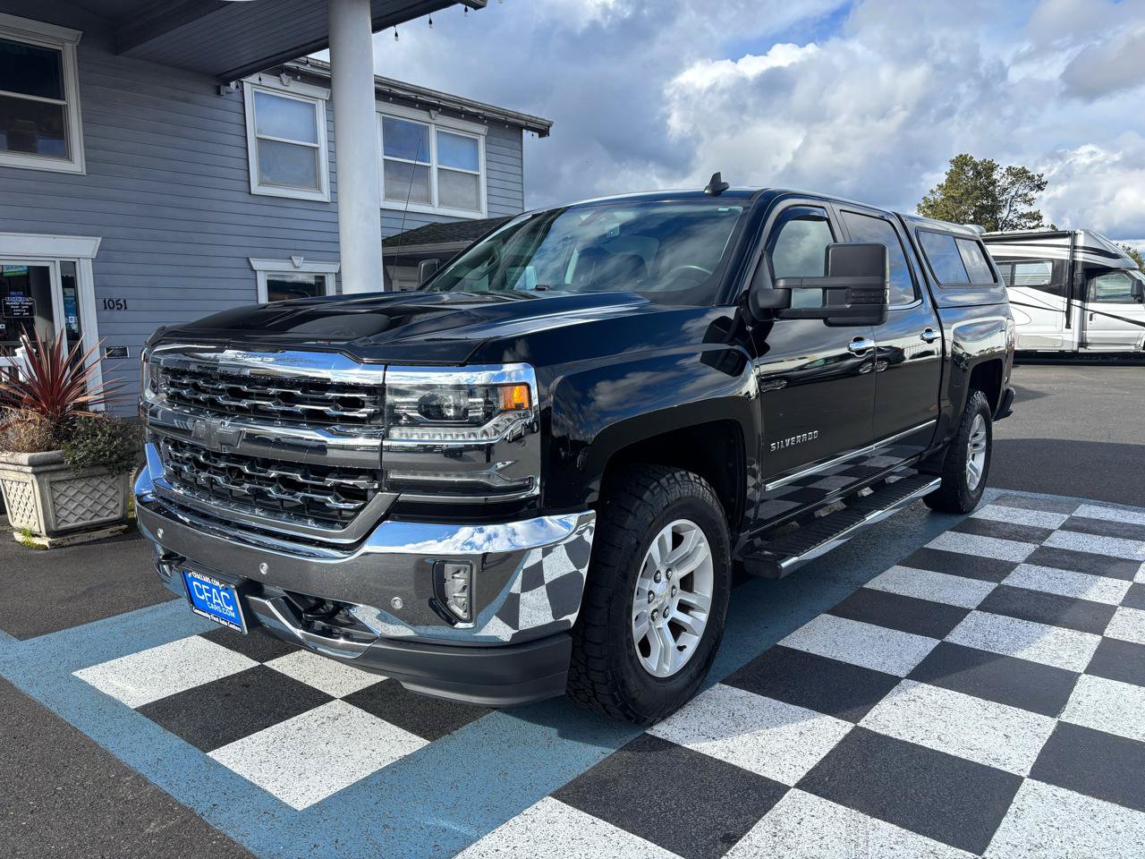 Used 2018 Chevrolet Silverado 1500 LTZ w/ LTZ Plus Package AWD/4WD image 2
