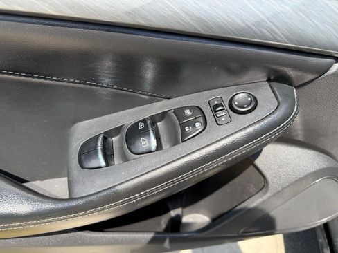 Used 2017 Nissan Maxima 3.5 SL FWD image 19