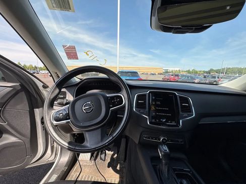 Used 2020 Volvo XC90 T5 Momentum w/ Protection Package Premier FWD image 6
