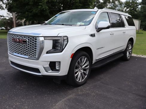 Used 2022 GMC Yukon XL Denali AWD/4WD image 2