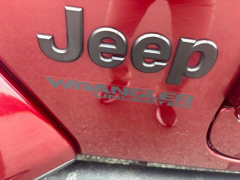 Used 2021 Jeep Wrangler Unlimited Sahara AWD/4WD image 10