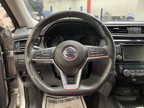 Used 2018 Nissan Rogue SV image 23