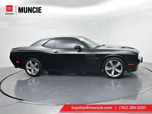 Used 2016 Dodge Challenger R/T RWD image 1
