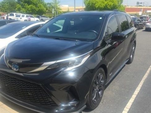 Used 2021 Toyota Sienna XSE w/ XSE Plus Package FWD image 8