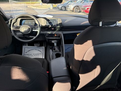 Used 2025 Hyundai Elantra Sport image 18