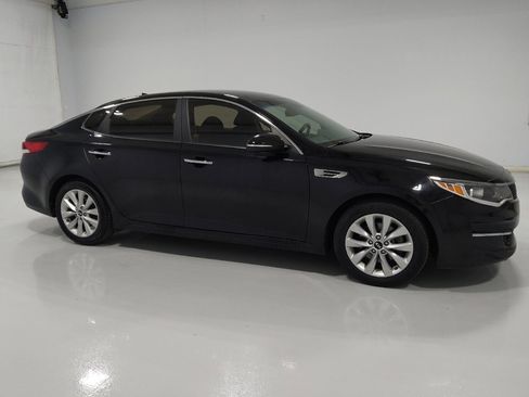 Used 2018 Kia Optima LX w/ 17" Alloy Wheels Package FWD image 11