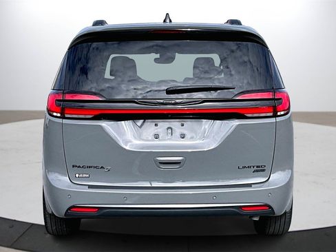 Used 2023 Chrysler Pacifica Limited w/ S Appearance Package image 7