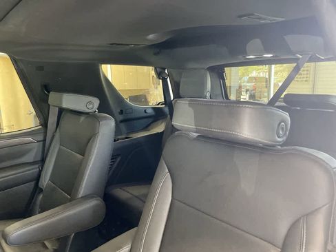 Used 2022 Chevrolet Tahoe Z71 w/ Luxury Package AWD/4WD image 15