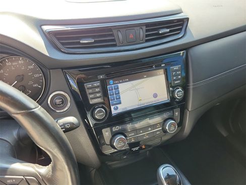 Used 2017 Nissan Rogue SL image 24