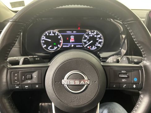 Used 2025 Nissan Pathfinder SV image 14