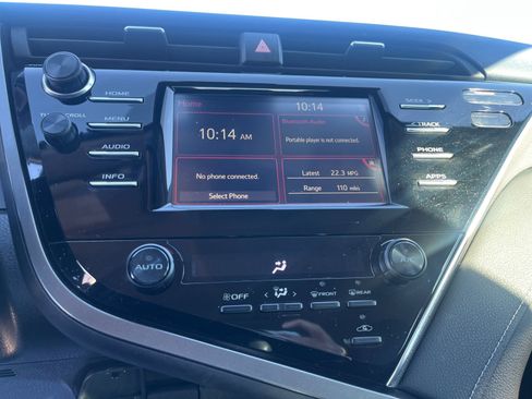 Used 2018 Toyota Camry L image 30