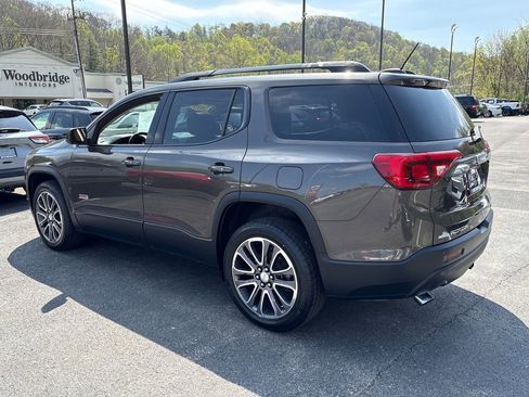 Used 2019 GMC Acadia SLT image 3