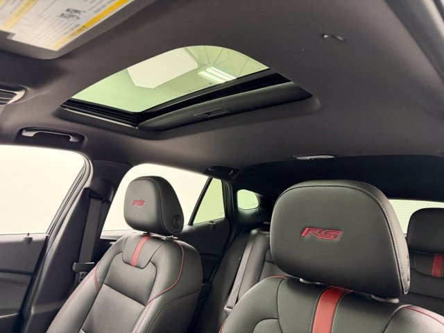 Used 2025 Chevrolet Trax RS w/ Sunroof Package FWD image 17