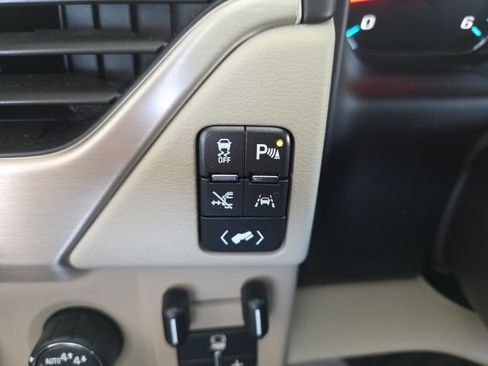 Used 2018 GMC Yukon Denali w/ Denali Ultimate Package image 17