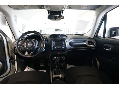Used 2017 Jeep Renegade Latitude image 13