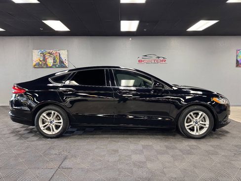 Used 2018 Ford Fusion SE w/ Fusion SE Technology Package image 15