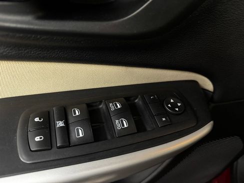 Used 2017 Jeep Cherokee Latitude w/ Comfort/Convenience Group AWD/4WD image 23