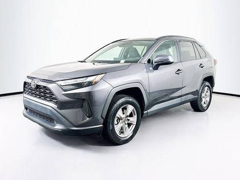 Used 2022 Toyota RAV4 XLE w/ Convenience Package image 3