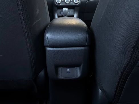 Used 2025 Nissan Versa SV FWD image 12