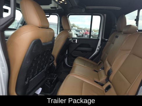 Used 2023 Jeep Gladiator Rubicon w/ LED Lighting Group AWD/4WD image 19