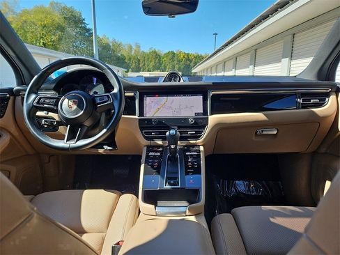 Certified 2023 Porsche Macan S image 12