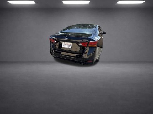 Used 2020 Nissan Altima 2.5 Platinum FWD image 11