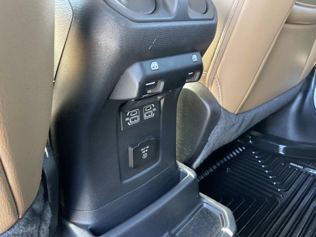 Used 2021 Jeep Wrangler Unlimited Sahara w/ Cold Weather Group AWD/4WD image 10