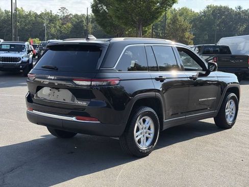 Used 2025 Jeep Grand Cherokee Laredo w/ Luxury Tech Group I RWD image 12