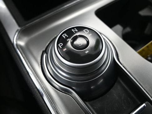 Used 2024 Ford Edge Titanium image 24