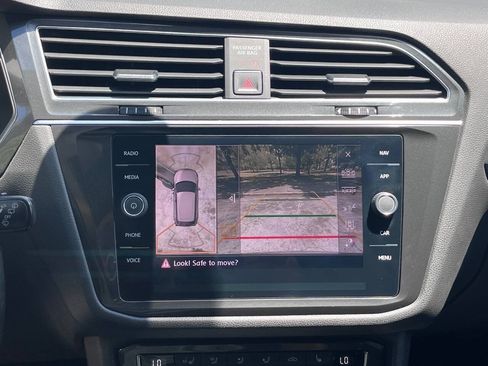 Used 2018 Volkswagen Tiguan SEL Premium FWD image 37
