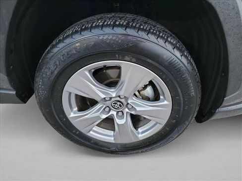 Used 2025 Toyota RAV4 XLE FWD image 10