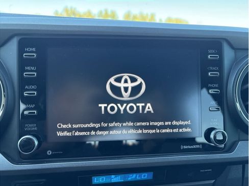 Used 2021 Toyota Tacoma TRD Off-Road w/ Technology Package image 16