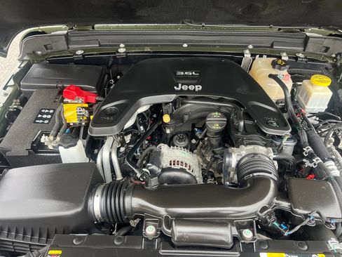 Used 2021 Jeep Gladiator Sport image 21