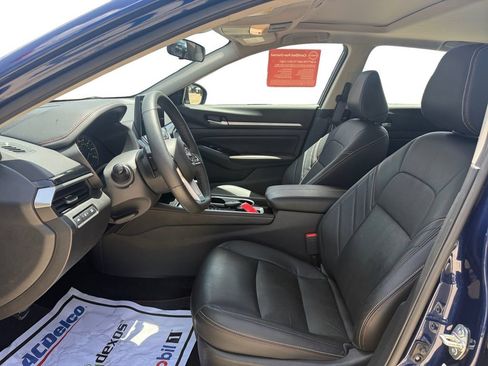 Used 2024 Nissan Altima 2.5 SR w/ SR Premium Package FWD image 10